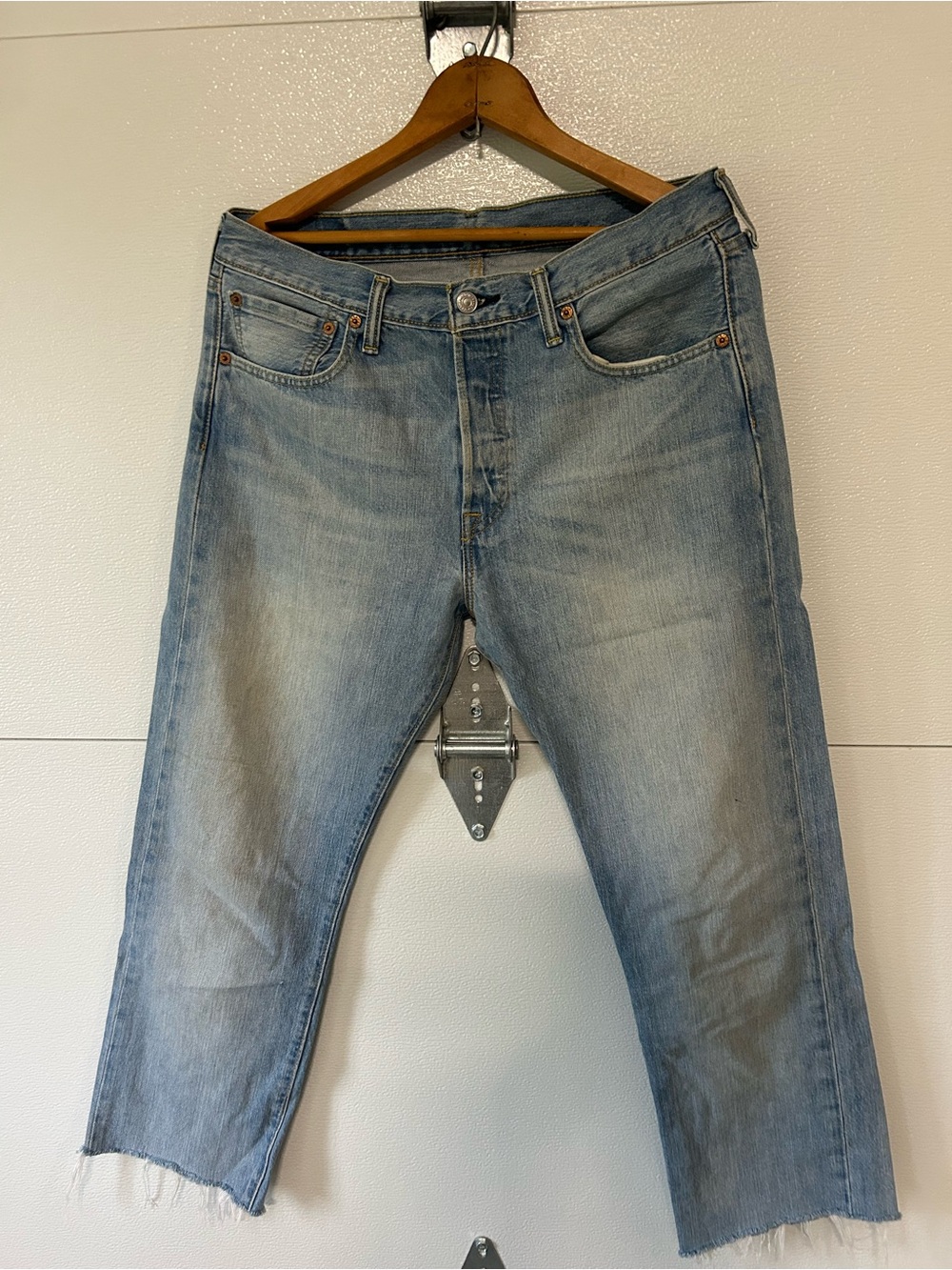 Vintage Levi's Light Blue Straight-Leg Cropped Denim Jeans